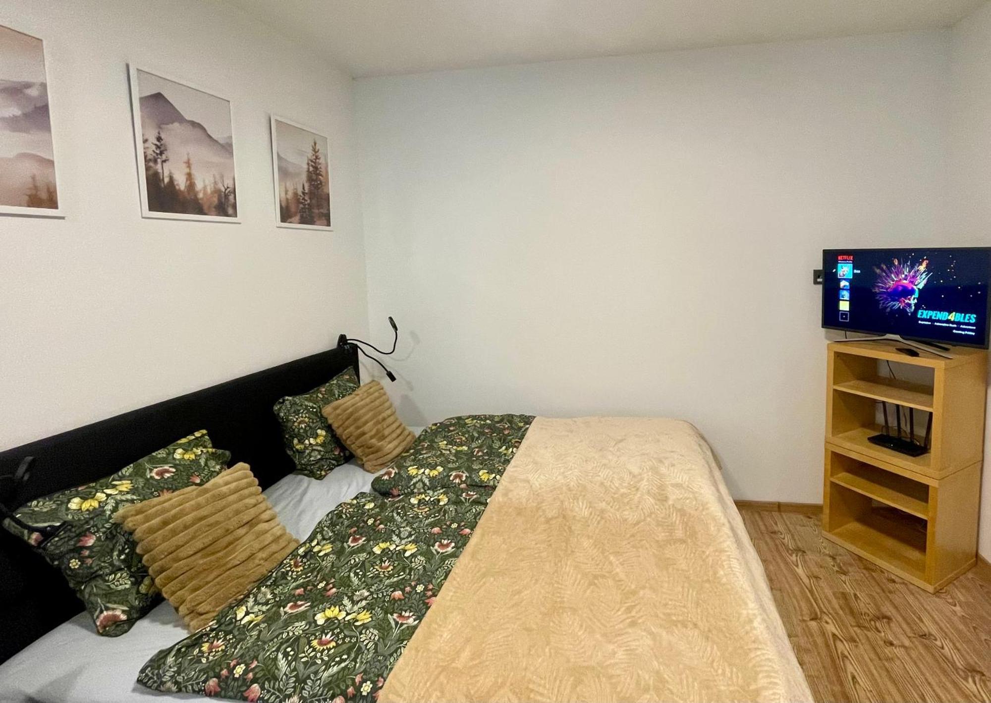 Navi- Modern In Krkonose Foothills Apartment